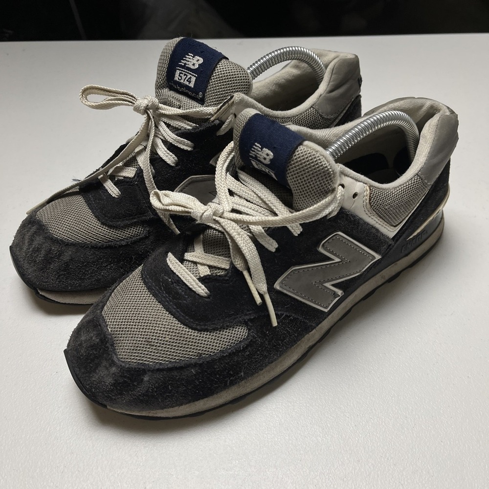 New Balance 574 Sneakers Mens 9.5 Black Gray Suede Athletic Shoes M574BGS